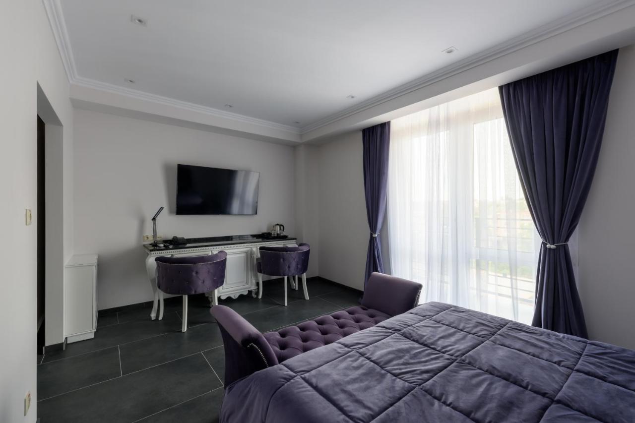 Grand Royal Hotel Chernivtsi Exterior photo