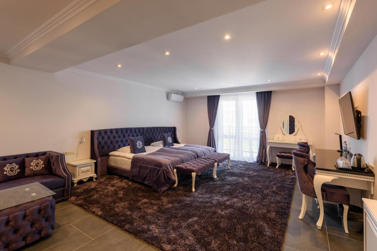 Grand Royal Hotel Chernivtsi Exterior photo